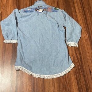 Vintage Big Smith chambray w/ embroidery & pearl snap button with added lace L